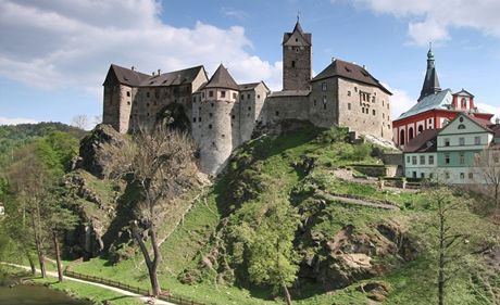 Na prvenství hradu Loket má podle jeho vedení vliv také to, e je památka otevená pes celý rok i v dob, kdy mají ostatní hrady a zámky v regionu zaveno.