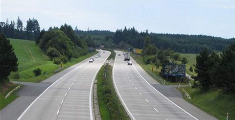 Na snímku dálnice D1, jeden z eských "tankodrom". Opravu by potebovala i dálnice D11. Ilustraní snímek