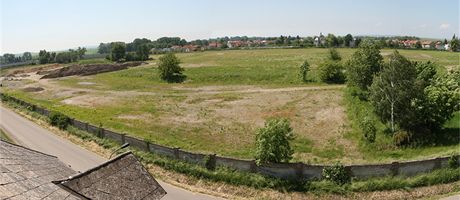 Pohled na ást areálu bývalého cukrovaru v Nmicích nad Hanou na Prostjovsku, kde by mla vzniknout továrna na získávání tuk z odpadních vod. Místní se ale bojí zápachu a hluku z dopravy.