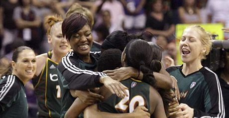 Hráky Seattlu Storm se radují z postupu do finále WNBA