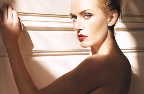 Kate Winsletová v reklam pro Lancôme, kterou fotil Mario Testino