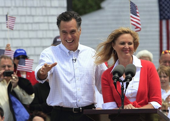 Mitt Romney oznámil ve tvrtek v doprovodu své manelky svou kandidaturu na prezidenta Spojených stát