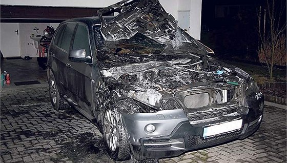 Zniené auto bývalého ronovského zastupitele. (foto HZS Zlínského kraje)