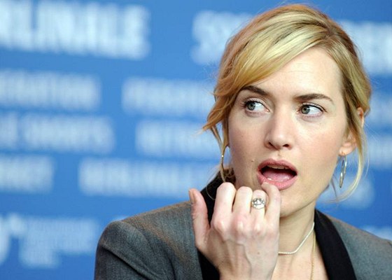 Hereka Kate Winsletová na berlínské tiskové konferenci odpovídala na vechny vetené dotazy noviná.
