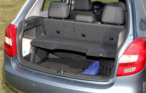 V kufru zapadlého auta stráníci nali ukradené pístroje. (Ilustraní snímek)
