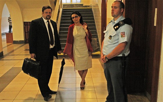 Petr Wolf s manželkou Hanou před zahájením jednání Krajského soudu v Ostravě.