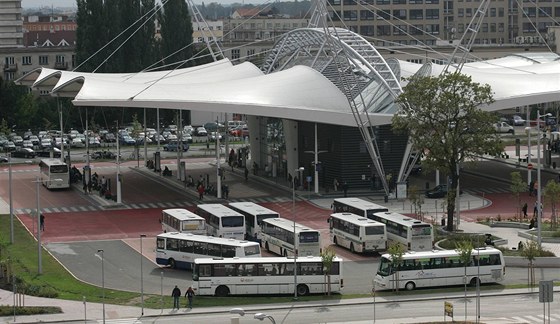 Parkovit P+R by mlo slouit zejména zákazníkm autobusového terminálu v Hradci Králové.