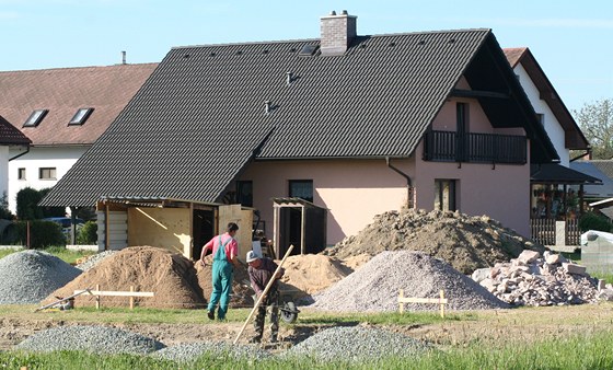 Na sídlišti Klafar na severozápadním okraji Žďáru nad Sázavou by měly vyrůst další rodinné domky. Parcely, na nichž budou stát, budou zřejmě patřit k nejdražším v kraji. Ilustrační snímek.