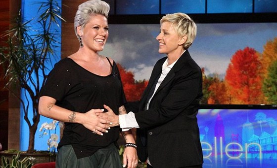 Zpvaka Pink potvrdila thotenství poprvé práv v The Ellen DeGeneres Show. 