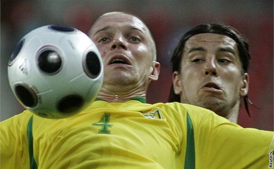 eský fotbalový svaz moná chtl litevské fotbalisty ped zápasem znejistit.