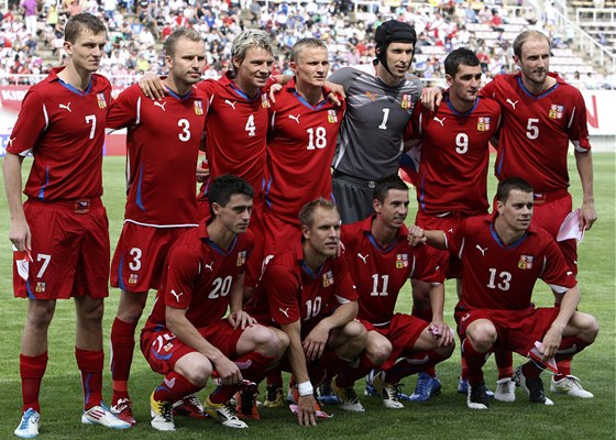 V tomto sloení eská reprezentace nastoupila v sobotu proti Peru. Jak byste poskládali základní jedenáctku proti Japonsku?