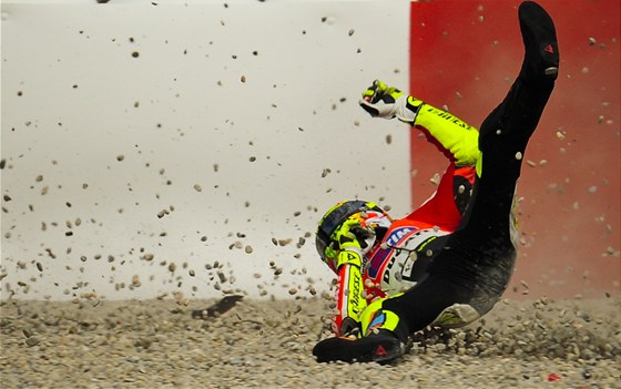 Valentino Rossi spadl pi trénincích na Velkou cenu Katalánska.