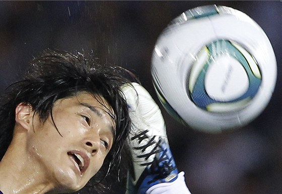 Japonec Acuto Uida v souboji s nkterým z eských hrá.