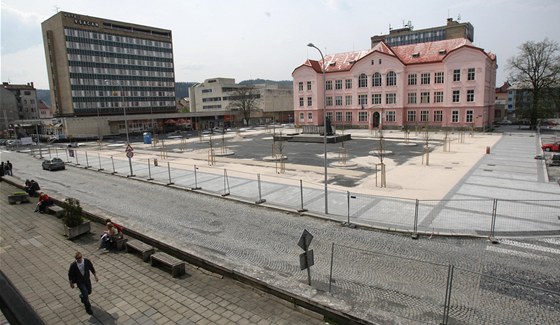 Lidé ve Vsetíně si přejí, aby opravené náměstí Svobody bylo barevnější.