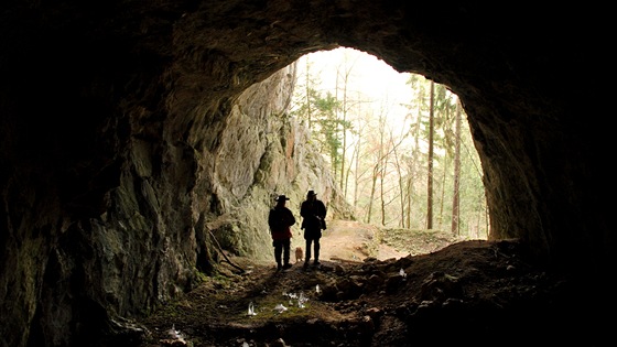 Portál Rytířské jeskyně je impozantní