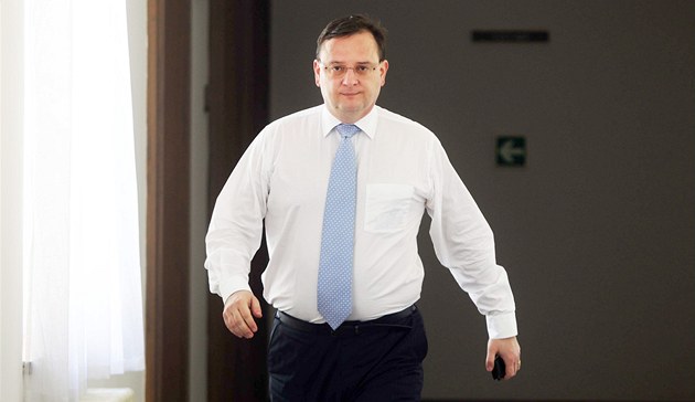 Premiér Ne�as chce svolat jednání tripartity.