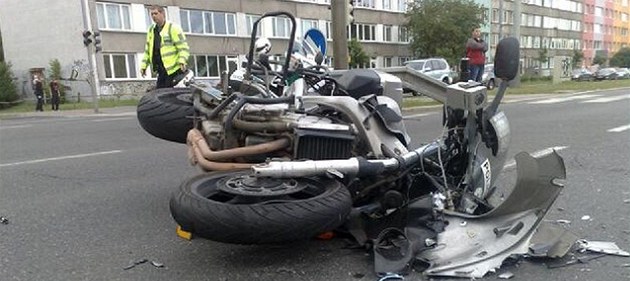 Motorká�ka nehodu nep�e�ila. Ilustra�ní snímek