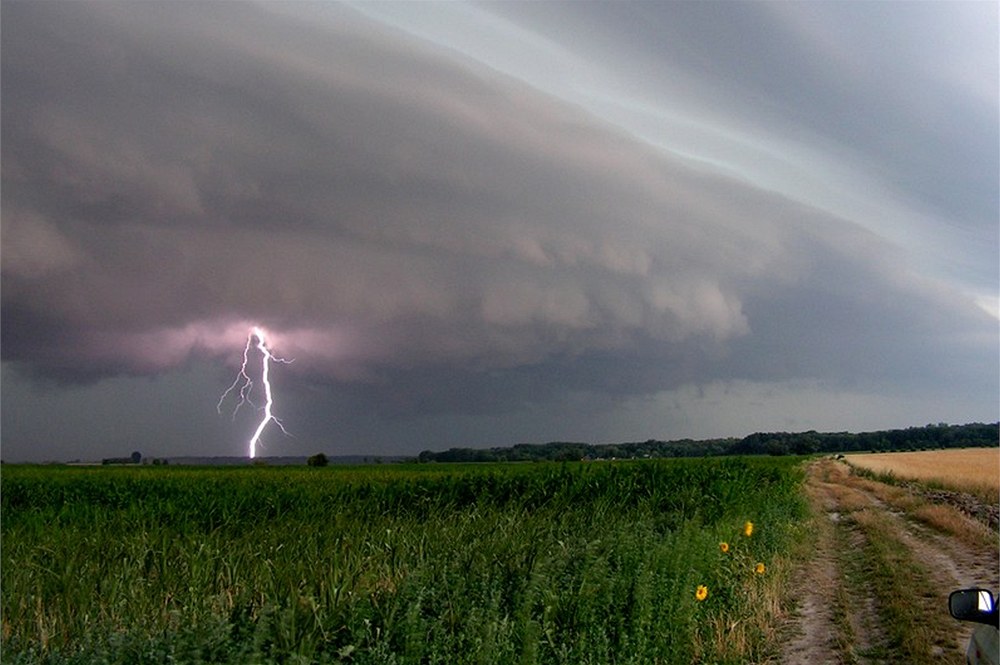 Lov bou�ek v podání �lena Amateur Stormchasing society