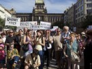 Demonstrace proti bourání domu na Václavském námstí