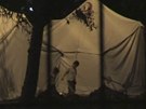 Syrské dti si hrají ve stanovém msteku, které pro uprchlíky zbudovali Turci (8. ervna 2011)