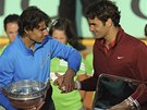 Rafael Nadal (vlevo), Roger Federer. Dva velcí rivalové a pátelé po finále Roland Garros 2011