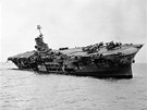 Tetí HMS Ark Royal jde ke dnu poté, co ji bhem 2. svtové války zasáhlo torpédo nmecké ponorky 