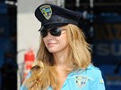 Modelky týmu MotoGP Rizla Suzuki, za který závodí Alvaro Bautista, chodí v typickém policajtském. V Paddocku pat�í k nejoblíben�j�ím.