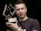 Filip Jícha s trofejí pro nejlepího házenkáe svta.