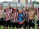 Fotbalisté Viktorie ikov slaví postup do první ligy.