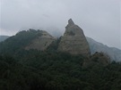 Les na vrcholu Montserratu ped setmním