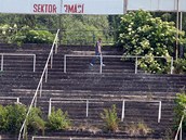 Msto, kde na legendrnm fotbalovm stadionu za Lunkami stval kotel...