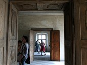 Brány zchátralého brtnického zámku se v sobotu po mnoha letech otevřely návštěvníkům. (4. červen 2011) 