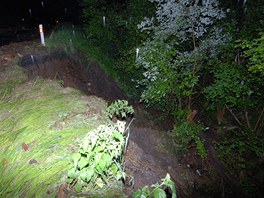 Prudký liják poškodil úsek silnice u Domaslavi na Tachovsku
