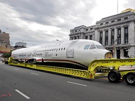 Pevoz slavnho letadla, kter pistlo v roce 2009 na ece Hudson do muzea v...
