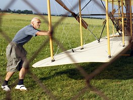 Pesun letadla z letit v Kunticch na Aviatickou pou