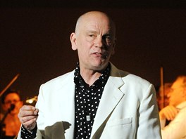 John Malkovich pi pedstaven Pekeln komedie v rmci Praskho jara 2011