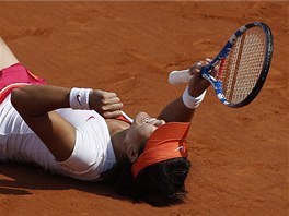 nsk tenistka Li Na se raduje z vtzstv na Roland Garros.