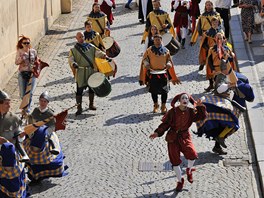 Dvoudenn krlovsk prvod se v sobotu vydal na svou pou z Praskho hradu na Karltejn. 