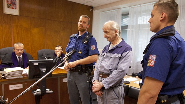 Ji�í Kutner stanul u Krajského soudu v Ústí nad Labem s obvin�ním ze sedmnáct let staré vra�dy.