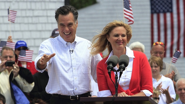 Mitt Romney oznámil ve �tvrtek v doprovodu své man�elky svou kandidaturu na prezidenta Spojených stát�
