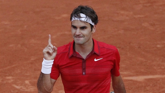 JEŠTĚ JSEM TADY. Roger Federer po semifinálovém triumfu nad Djokovičem na Roland Garros