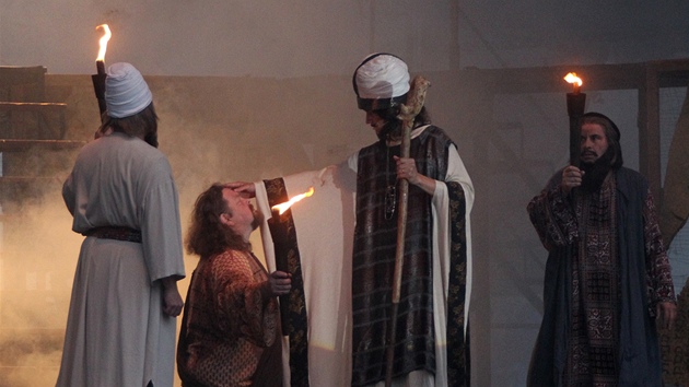 V areálu Podzámecké nivy v Tebíi se konalo jediné pedstavení opery Nabucco pod irým nebem v zemi. (1. erven 2011)