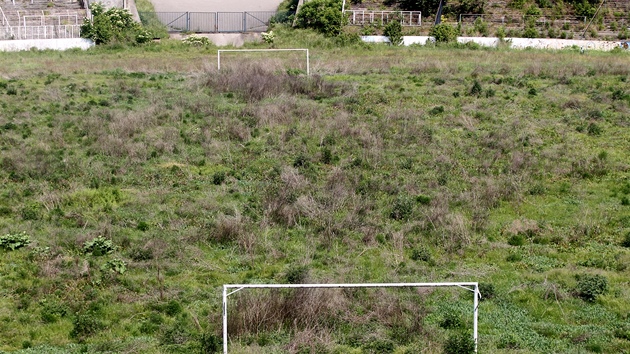 Smutný pohled na legendární fotbalový stadion za Luánkami, kde vyhrála...