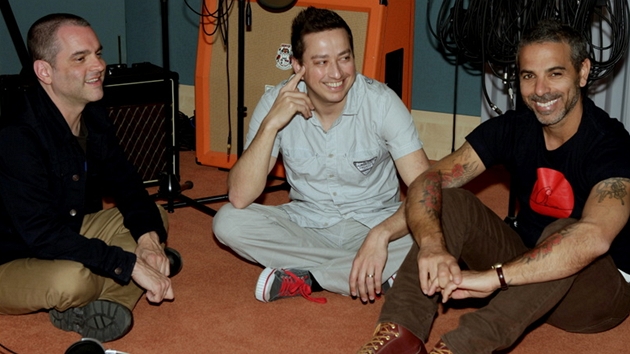 Zleva Zleva Jamie Muhobarack, Petr Bende a Carmen Rizzo