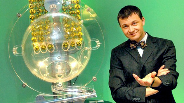 Oldich Burda moderuje losování sázkových her od roku 1995