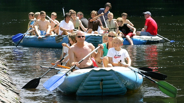 Vodáci na Jize�e v Malé Skále