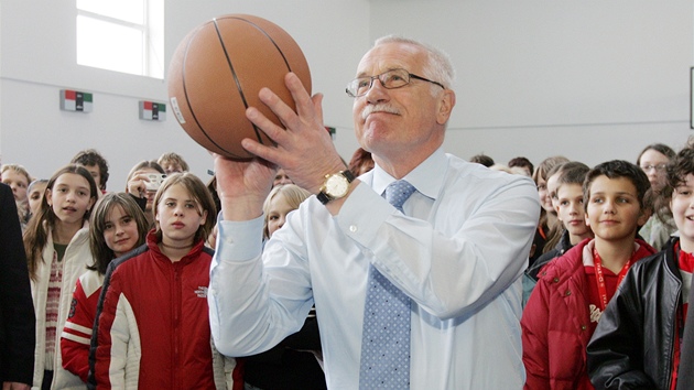 Prezident Václav Klaus otevel novou sportovní halu v praských Letanech. (3....