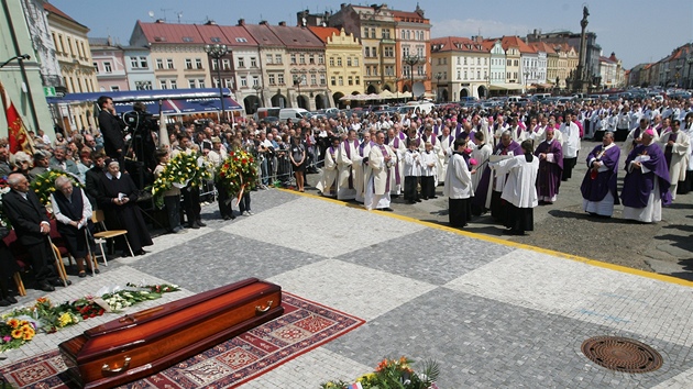 Poheb arcibiskupa Karla Otenáka v Hradci Králové (3., ervna 2011) 