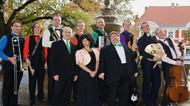 Ester Ko�i�ková, Lubomír Nohavica a Kujooni