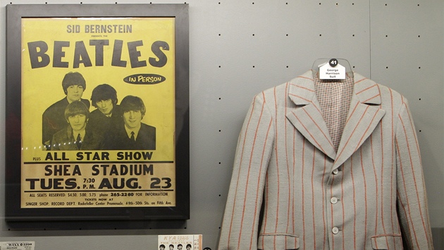 Z výstavy o Beatles v americkém Clevelandu (oblek George Harrisona z amerického turné 1966)